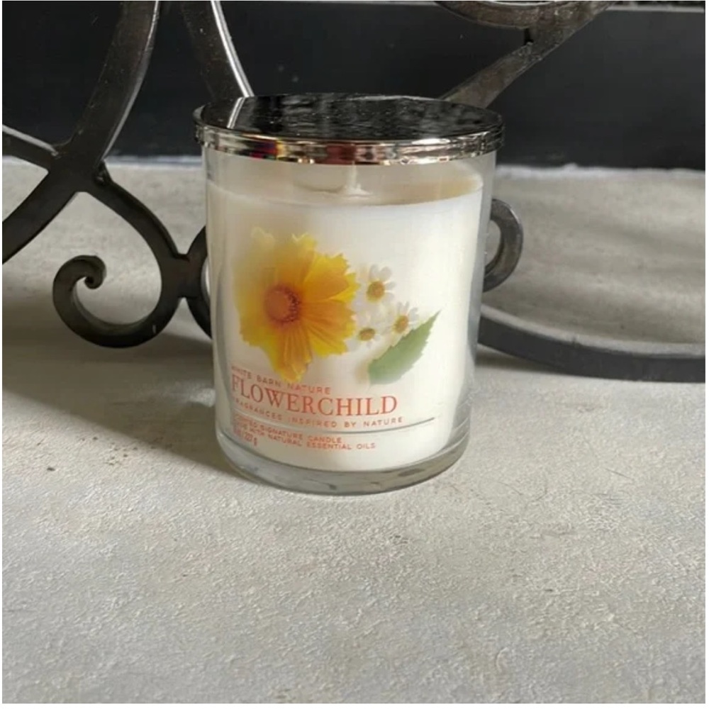 Bath & Body Works / White Barn FLOWER CHILD 8 oz Single Wick Candle NEW